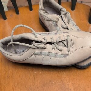 Easy Spirit Beige Flats